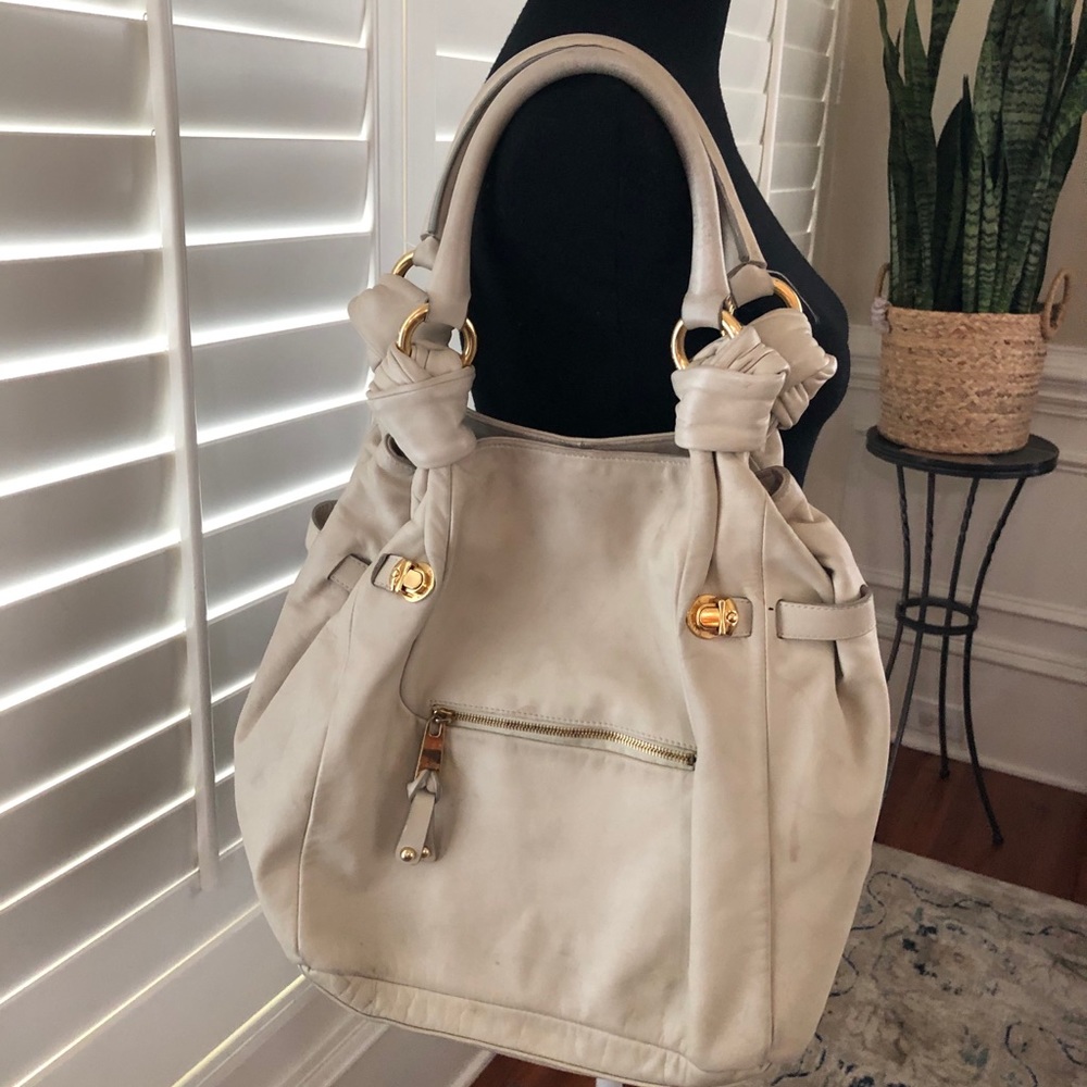 Marc Jacobs Italy Ivory Leather Shoulder Bag Flaw